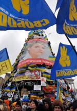 Ogromne zdjęcie Julii Tymoszenko zawisło nad Majdanem