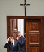 Krzyż nad wejściem do sali obrad Sejmu wisi od 1997 roku
