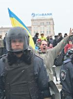 Oddziały szturmowe milicji zablokowały wczoraj główną arterię stolicy Kreszczatik