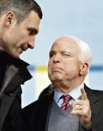 Wczoraj na Majdanie: lider ukraińskiej opozycji Witalij Kliczko i amerykański senator John McCain  