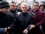 Wolen Siderow w otoczeniu zwolenników podczas środowej demonstracji w Sofii zorganizowanej w jego obronie