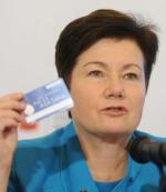 Wprowadzenie Kart warszawiaka obiecała, broniąc się przed odwołaniem w referendum, Hanna Gronkiewicz-Waltz. Wszystko szykowano w pośpiechu. Konkrety pani prezydent ogłosiła na konferencji 3 grudnia 2013 r. (na zdjęciu) 
