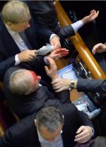 Podczas posiedzenia Rady Najwyższej doszło do bójki deputowanych opozycji z posłami rządzącej Partii Regionów 