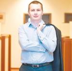 Michał Krajkowski z sektorem finansowym związany jest od dziewięciu lat. W Domu Kredytowym Notus pracuje od 2005 roku, obecnie na stanowisku głównego analityka produktów kredytowych. Jest absolwentem Szkoły Głównej Handlowej w Warszawie.  