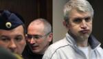 Michaił Chodorkowski i Płaton Lebiediew (na pierwszym planie) w sali sądu w Moskwie w 2011 r. 