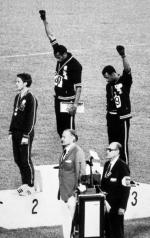 Solidarni  z Czarnymi Panterami:  Tommie Smith, John Carlos. Olimpiada  w Meksyku 