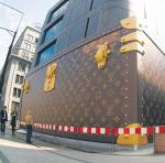 Louis Vuitton otworzył butik w Warszawie. Ale po nim kolejne wielkie marki w stolicy się już nie pojawiły.  