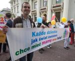 Jak wynika z badań opinii publicznej, większość Polaków nie zgadza się na to, by pary homoseksualne mogły adoptować dzieci. Na zdj. ubiegłoroczny Marsz dla Życia i Rodziny w Łodzi