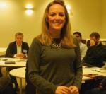 Rachel Waites, dyrektor  ds. rekrutacji i przyjęć EMBA Program – Europe  w Chicago Booth, z uczestnikami piątkowego Experience Day  w londyńskim kampusie szkoły