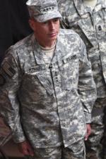 Jeden z oszustów podszył się pod samego Davida Petraeusa  (na zdjęciu generał w 2008 r. w Bagdadzie)