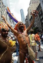 Nowojorska Gay Pride, rok 2013, dużo wisiorków. Pamięć o happeningu sprzed 42 lat nadal żywa 
