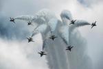 Zespół akrobacyjny sił powietrznych Korei Południowej podczas pokazu lotniczego w Singapurze. „Pazur Boga” – powiedziałby Frederick Forsyth, gdyby zobaczył to zdjęcie.