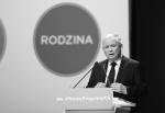PiS chce wspierać  polskie rodziny. Na zdjęciu: Jarosław Kaczyński prezentuje nowy program swojej partii