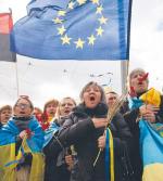 Unio, pomóż Ukrainie  – pod takimi hasłami odbyły się wiece w niektórych europejskich miastach.  Na zdjęciu demonstracja ukraińskich imigrantów  w Lizbonie. 