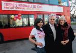 Pisarka Ariane Sherine, Richard Dawkins  i dziennikarka Polly Toynbee świętują rozpoczęcie kampanii propagującej wśród londyńczyków postawy ateistyczne. Zbytek triumfalizmu? 