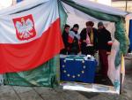 Namiot polskich  obserwatorów  z Fundacji Otwarty Dialog na Majdanie: ci na szczęście wrócili cało 