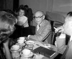 Antoni Słonimski w kawiarni „Czytelnika”, 1959: jeden mistrz, dwie kawiarnie, dwie epoki 