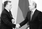Viktor Orban  (na zdjęciu  z Władimirem Putinem) uznał, że konflikt ukraińsko- -rosyjski  go nie dotyczy 
