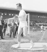 Edmund Piątkowski nazywany Białym Aniołem –  jego rekord świata w rzucie dyskiem 59,91 znał każdy Polak