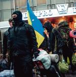 Sztab Prawego Sektora opuszcza hotel Dnipro  w Kijowie 