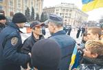 Milicja zatrzymuje prorosyjskiego manifestanta w Charkowie