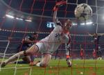 Manuel Neuer rzadko wyjmuje piłkę z bramki Bayernu Monachium. Ale i jemu się to zdarza.