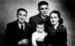 Ocaleni w Paryżu, rok 1950. Izrael i Marian Rozenblumowie oraz Elżbieta Rostan  z małym Robertem  