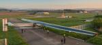 Skrzydła i kadłub Solar Impulse 2 pokrywają tysiące ogniw słonecznych dostarczających prąd czterem silnikom 