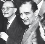 Senator Joseph McCarthy (w środku) był przez lewicowe media i świat kultury odsądzany od czci i wiary. Ale jego metody mogą się okazać dziś w Polsce przydatne – uważa autor 