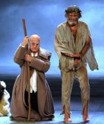Jerzy Schejbal (Gloster)  i Andrzej Seweryn (Lear). Obaj bohaterowie sztuki Szekspira dochodzą do prawdy przez cierpienie