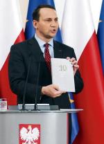 Radosław Sikorski przedstawił we wtorek raport podsumowujący w liczbach dziesięć lat członkostwa Polski w UE