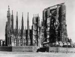 To nie ruiny katedry, jakich tyle pojawiło się w roku 1914  w Europie. La Sagrada Familia, dzieło życia Gaudiego,  dźwiga się ku niebu w Barcelonie 