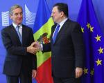 Początek drogi Mołdawii do UE. Mołdawski premier Iurie Leanca przyjmuje gratulacje José Manuela Barroso