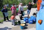 Suche krany. Mieszkańcy Krymu stoją w kolejkach po wodę pitną, którą lokalne władze dostarczają cysternami 