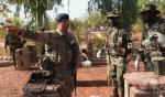 Niemiecki żołnierz w Mali uczy miejscowych kolegów