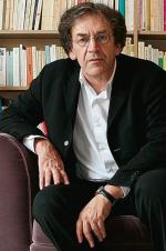 Alain Finkielkraut jest francuskim filozofem i eseistą żydowskiego pochodzenia. Jego rodzice pochodzili z Polski. W przeszłości był uważany za lewicowca związanego z młodzieżową kontestacją 1968 roku, obecnie podkreśla swoje związki z ideałami republikanizmu i ostrzega przed islamizacją Francji.