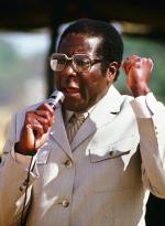Robert Mugabe, prezydent Zimbabwe od 27 lat. Dał przykład, jak pozbyć się białych farmerów
