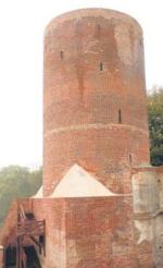 Średniowieczna wieża zamkowa w Swobnicy, gmina Banie