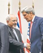 Pierwszy krok w odbudowywaniu stosunków między Iranem i USA. Szefowie dyplomacji obu krajów Mohammad Zarif i John Kerry wymienili uścisk dłoni w listopadzie zeszłego roku w Genewie 