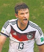 Thomas Mueller strzela równie często, jak asystuje 