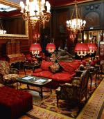 Ekskluzywne wnętrza Hotelu Sacher sprawiają, że jest on cenionym miejscem spotkań biznesowych i towarzyskich 