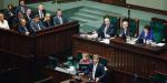 25 czerwca  2014 r., Sejm. Dyskusja  po tym,  jak premier  Donald Tusk przedstawił  sytuację bieżącą  w sprawie  afery taśmowej „Wprost”  i zaproponował głosowanie  nad wotum  zaufania  dla rządu.  Na zdjęciu: przemawia  Janusz Palikot  