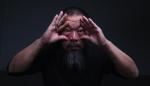 Ai Weiwei (ur. 1957) to najbardziej znany artysta chiński i symbol walki z totalitarną władzą