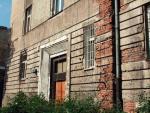 Ślady pocisków na budynku przy ul. Żelaznej w Warszawie. Podczas Powstania była to siedziba dowództwa kompanii „Warszawianka” Zgrupowania „Chrobry II”.