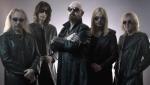 Rob Halford, (w środku), wokalista Judas Priest