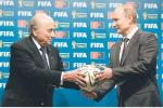 Sepp Blatter i Władimir Putin – łączy ich piłka 