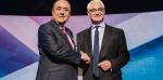 Szef szkockiego rządu Alex Salmond  (z lewej) przegrał debatę telewizyjną  z liderem kampanii na rzecz pozostania prowincji w Zjednoczonym Królestwie AIistairem Darlingiem
