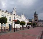 Rynek Starego Miasta  w Sanoku  - miasto stawia na sztukę  i rzemiosło