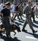 Donieccy separatyści prowadzą Ukraińców ulicami miasta