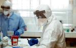 Dr Augustine Goba bada pierwsze próbki z wirusem Ebola
